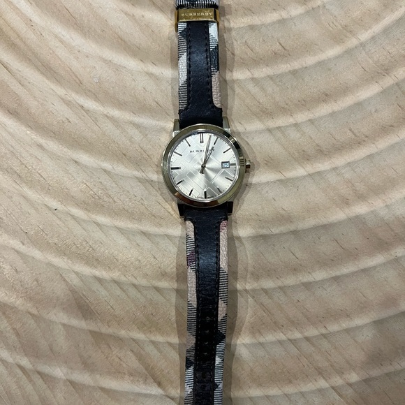 Burberry Woman Watch - Picture 2 of 3
